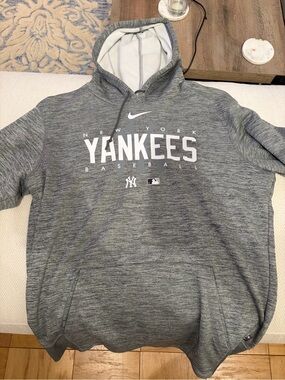 Nike MLB New York Yankees Gray Pullover Hoodie